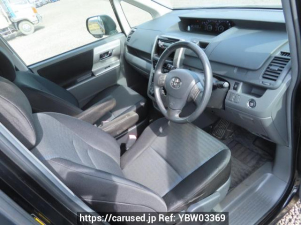 Used 2008 AT toyota voxy ZRR70W Image[14]