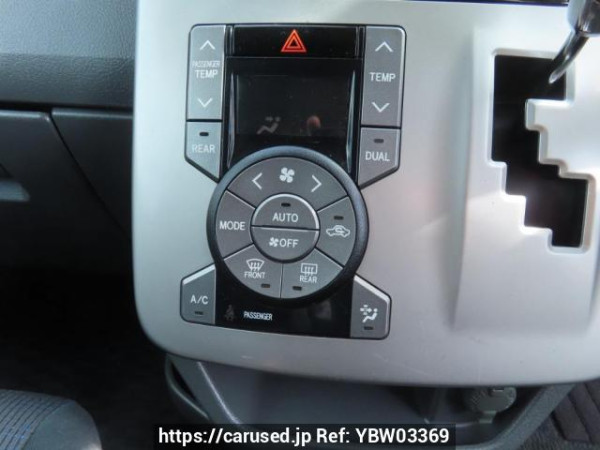 Used 2008 AT toyota voxy ZRR70W Image[31]