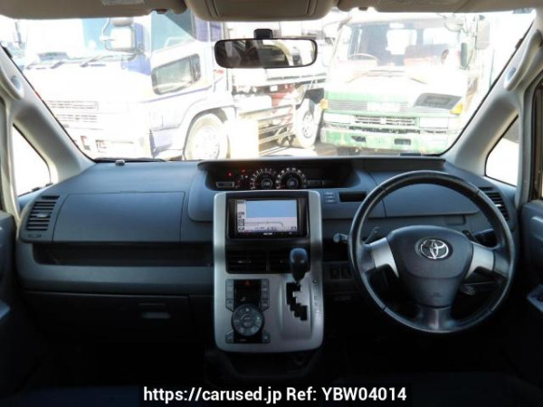 Used 2009 AT toyota voxy ZRR70W Image[18]