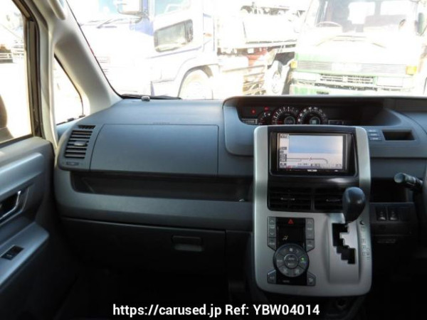 Used 2009 AT toyota voxy ZRR70W Image[19]
