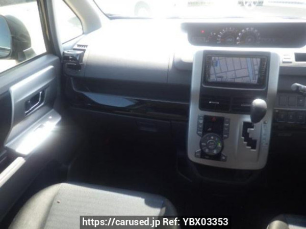 Used 2009 AT toyota voxy ZRR75W Image[17]