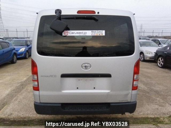 Used 2006 MT toyota regiusace-van KDH205V Image[5]