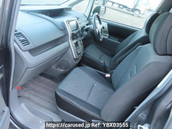 Used 2007 AT toyota noah ZRR70W Image[16]