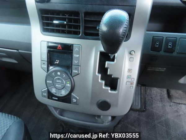 Used 2007 AT toyota noah ZRR70W Image[32]
