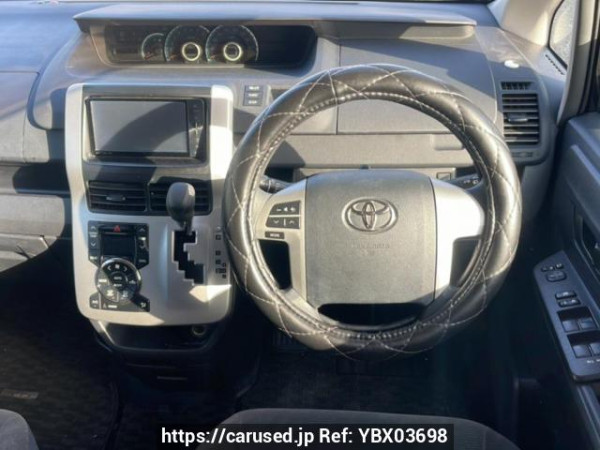 Used 2010 AT toyota noah ZRR70G Image[18]