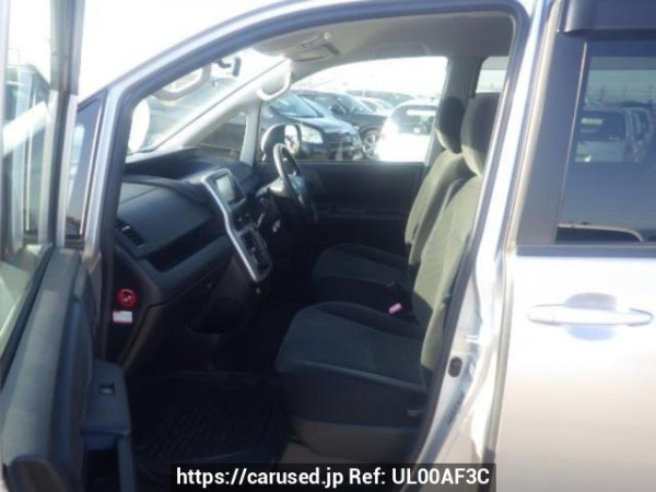Used 2013 AT toyota noah ZRR70G Image[12]