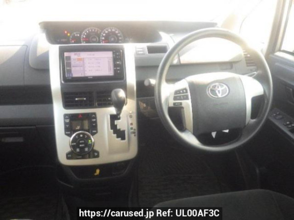 Used 2013 AT toyota noah ZRR70G Image[17]