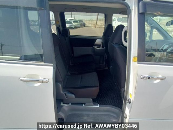 Used 2009 AT toyota voxy ZRR70W Image[14]