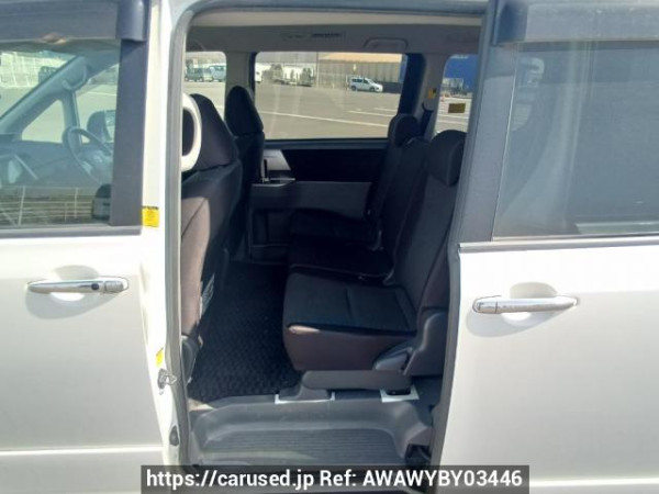 Used 2009 AT toyota voxy ZRR70W Image[15]