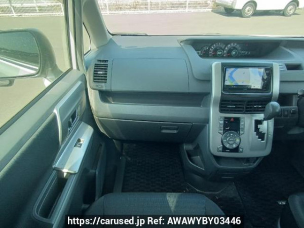 Used 2009 AT toyota voxy ZRR70W Image[18]