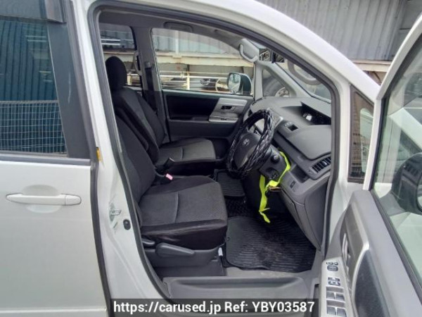 Used 2007 AT toyota noah ZRR70W Image[13]