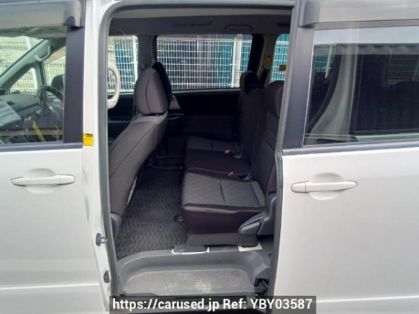Used 2007 AT toyota noah ZRR70W Image[16]