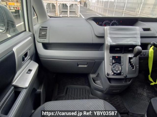 Used 2007 AT toyota noah ZRR70W Image[19]