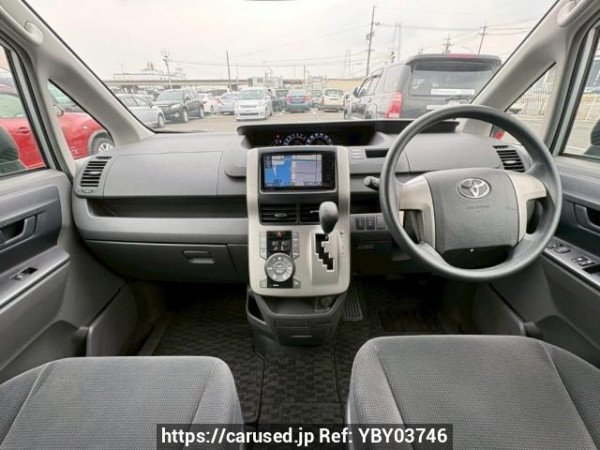 Used 2009 AT toyota noah ZRR70G Image[17]