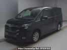 Toyota Noah ZWR90W