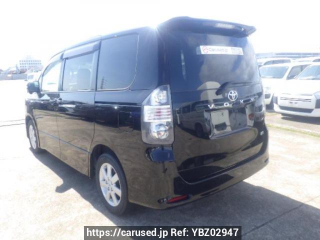 Comprar usado 2009 Toyota Voxy ZRR70W (YBZ02947) - Carused.jp