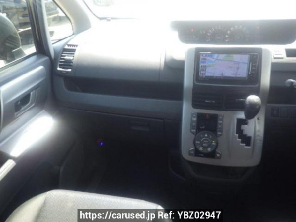 Used 2009 AT toyota voxy ZRR70W Image[16]
