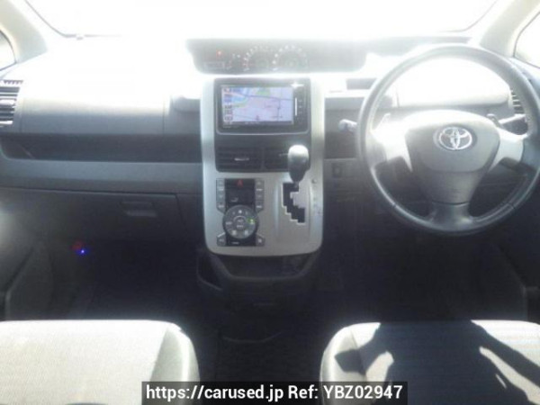 Used 2009 AT toyota voxy ZRR70W Image[17]
