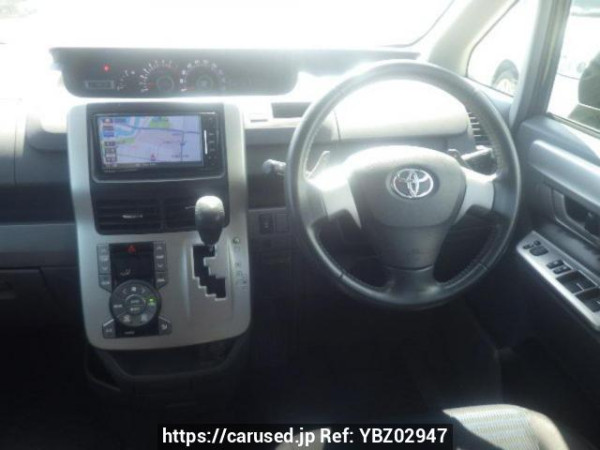 Used 2009 AT toyota voxy ZRR70W Image[18]