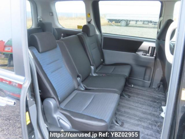 Used 2009 AT toyota voxy ZRR70W Image[19]