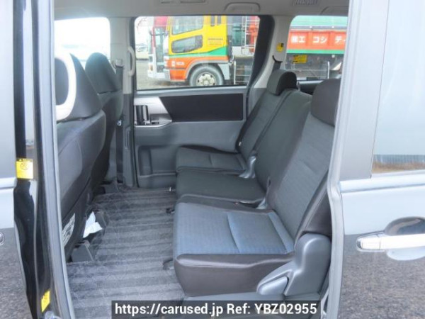 Used 2009 AT toyota voxy ZRR70W Image[20]