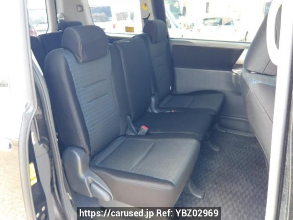 Used 2009 AT toyota voxy ZRR70W Image[15]