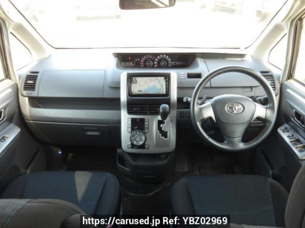 Used 2009 AT toyota voxy ZRR70W Image[19]