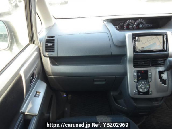Used 2009 AT toyota voxy ZRR70W Image[20]