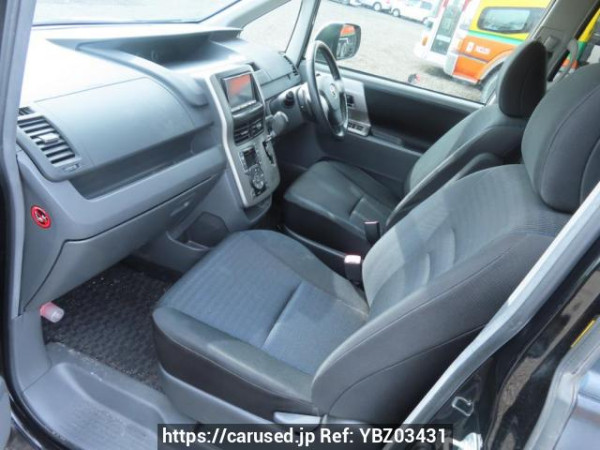 Used 2009 AT toyota voxy ZRR70W Image[17]