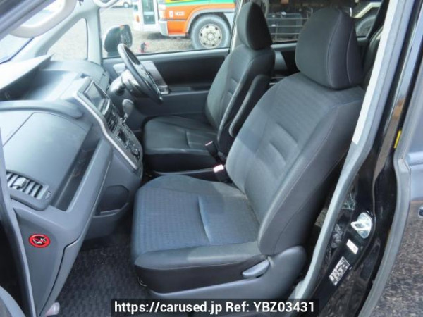Used 2009 AT toyota voxy ZRR70W Image[18]
