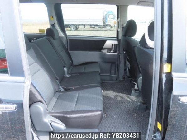 Used 2009 AT toyota voxy ZRR70W Image[19]