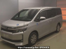 Toyota Voxy ZRR85Gカイ
