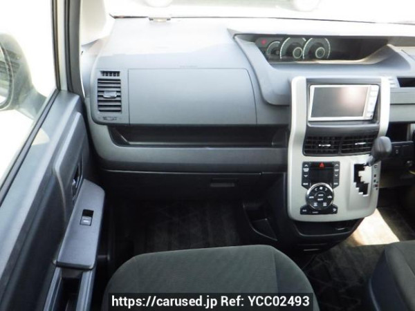 Used 2011 AT toyota noah ZRR70G Image[18]