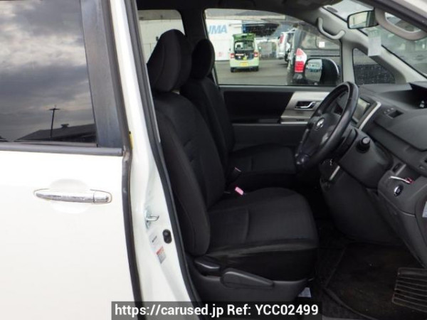 Used 2010 AT toyota voxy ZRR70W Image[11]