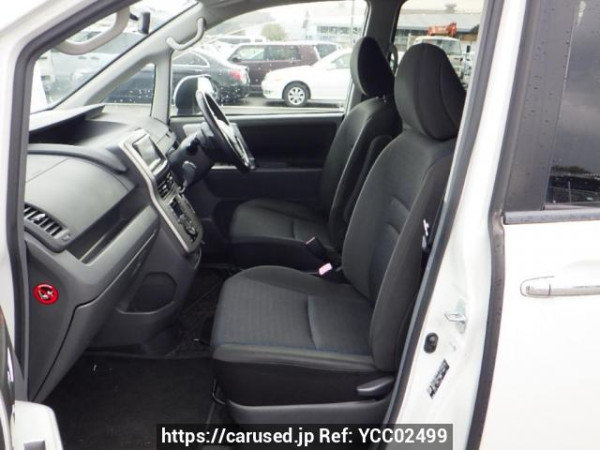 Used 2010 AT toyota voxy ZRR70W Image[12]