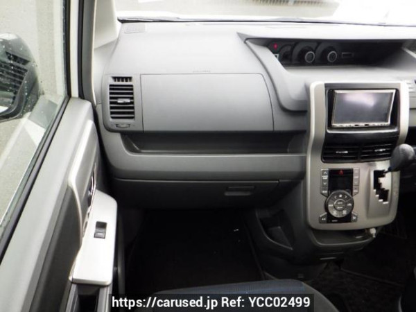 Used 2010 AT toyota voxy ZRR70W Image[18]
