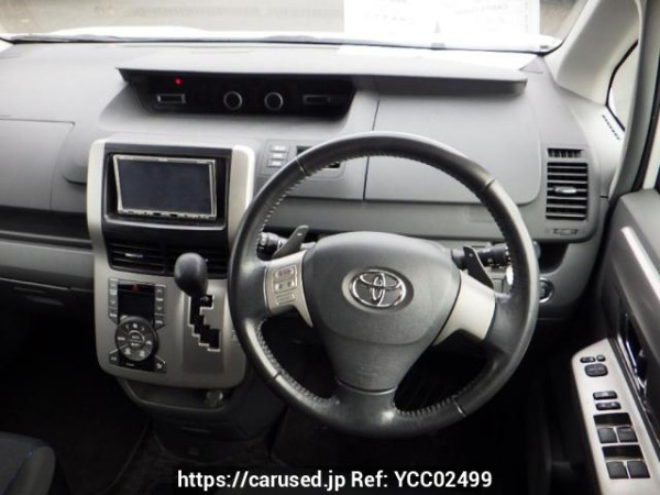 Used 2010 AT toyota voxy ZRR70W Image[19]