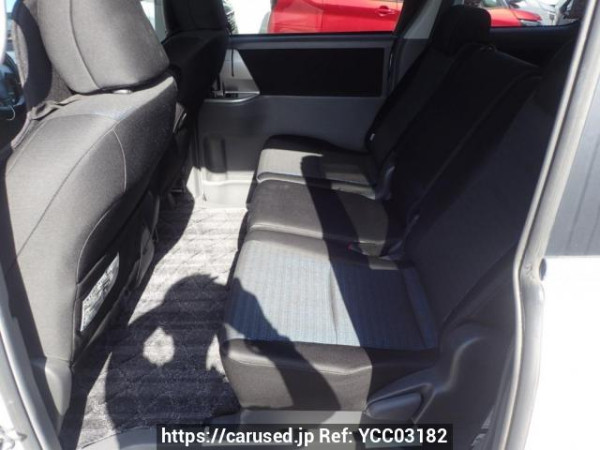 Used 2007 AT toyota voxy ZRR70W Image[14]