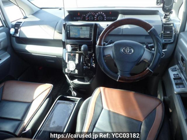 Used 2007 AT toyota voxy ZRR70W Image[17]