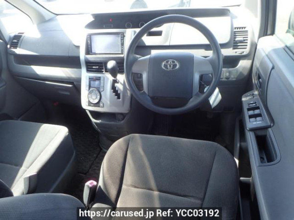 Used 2009 AT toyota noah ZRR70G Image[14]