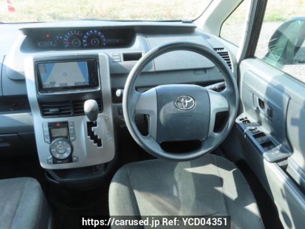 Used 2007 AT toyota noah ZRR70G Image[27]