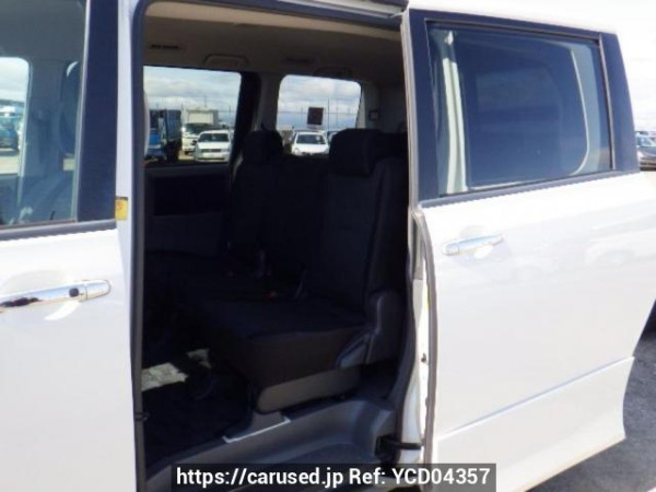 Used 2009 AT toyota voxy ZRR70W Image[14]