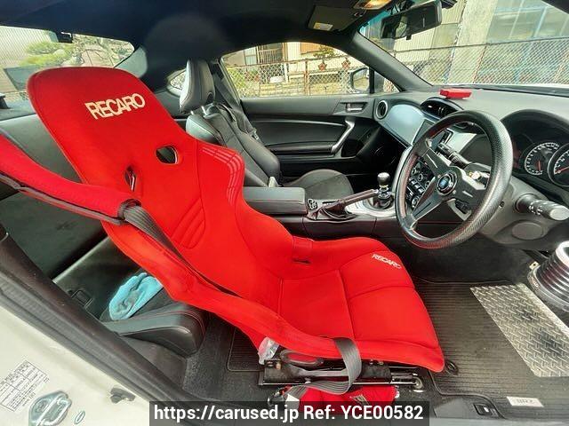 Buy Used 2012 Subaru BRZ DBA-ZC6 (YCE00582) - Carused.jp