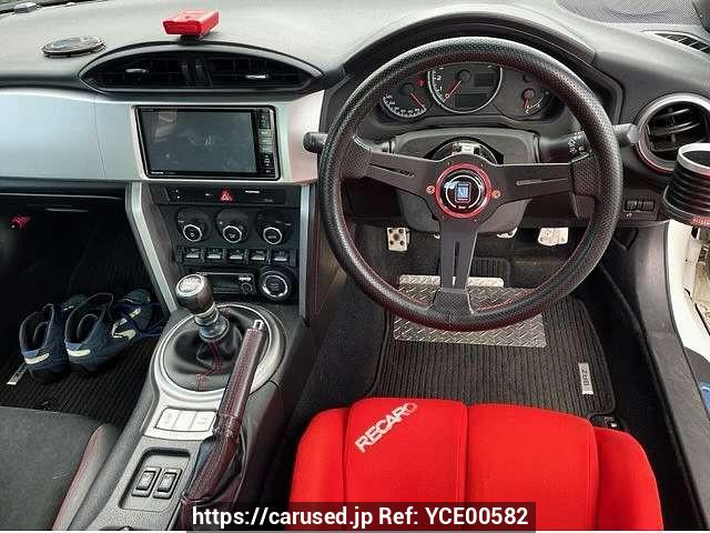 Buy Used 2012 Subaru BRZ DBA-ZC6 (YCE00582) - Carused.jp