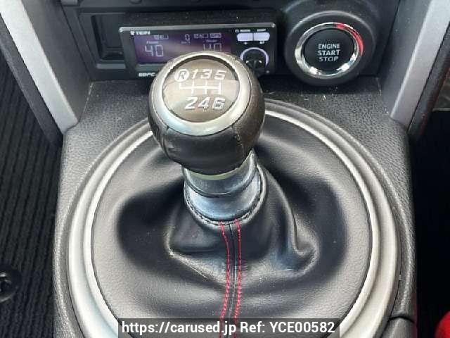 Buy Used 2012 Subaru BRZ DBA-ZC6 (YCE00582) - Carused.jp