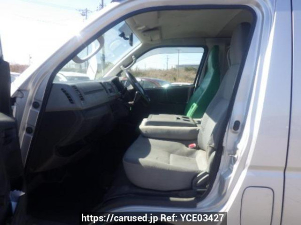 Used 2006 MT toyota regiusace-van KDH205V Image[12]