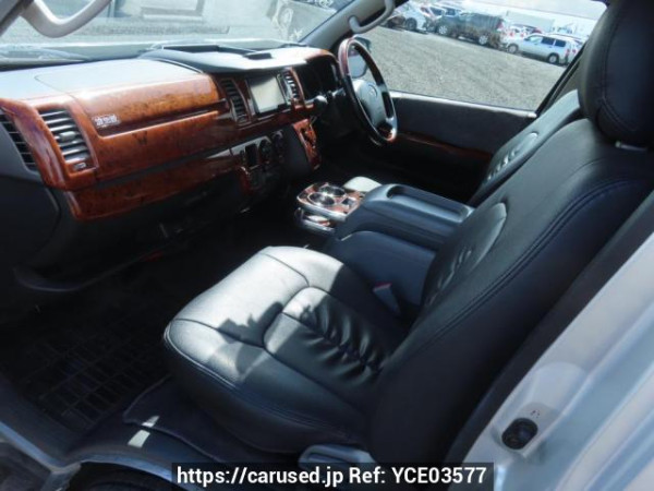 Used 2004 AT toyota regiusace-van KDH200V Image[16]