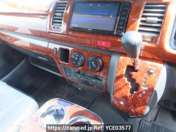 Used 2004 AT toyota regiusace-van KDH200V Image[29]