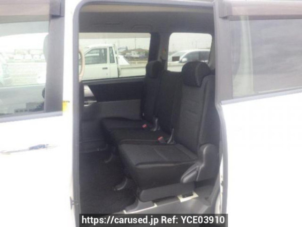 Used 2009 AT toyota voxy ZRR70W Image[14]