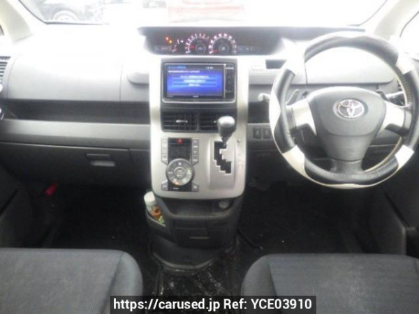 Used 2009 AT toyota voxy ZRR70W Image[16]